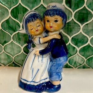 Vintage Delft Holland hand painted porcelain figurine 7.1/4" tall